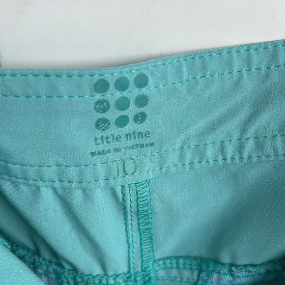 Title Nine rogue 9" shorts light blue - Picture 6 of 6